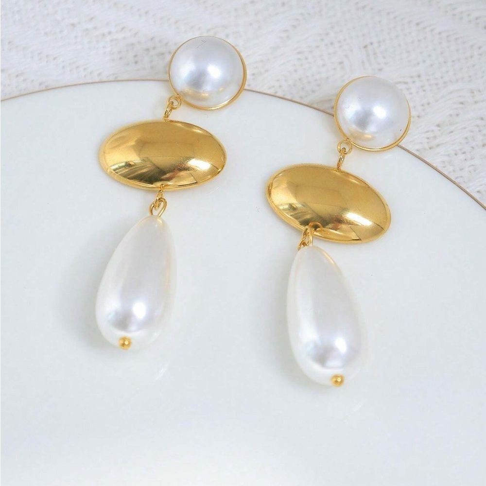 Elegant Gold and Pearl Drop Earrings A1324